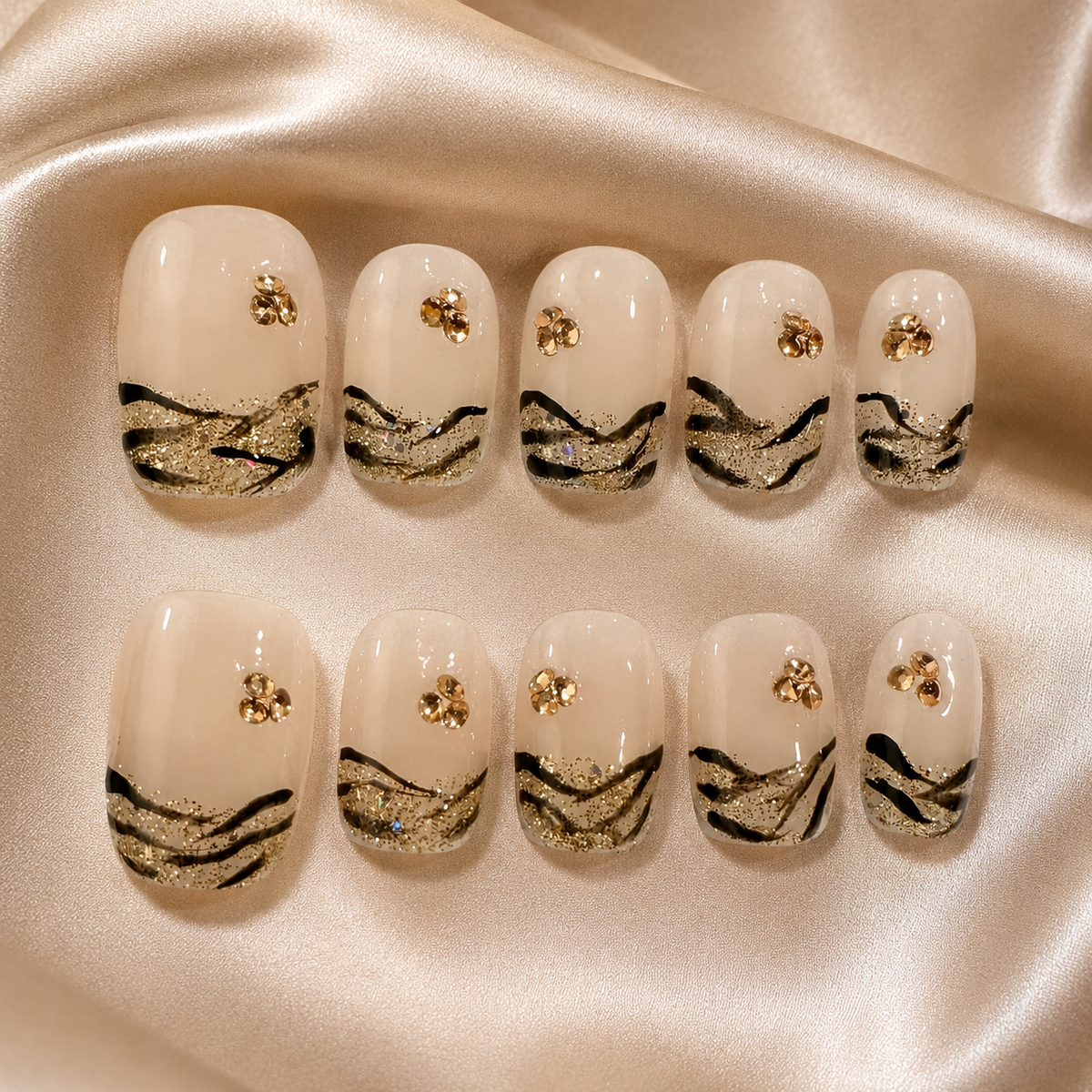 Golden Wave– Small Press-On Nails